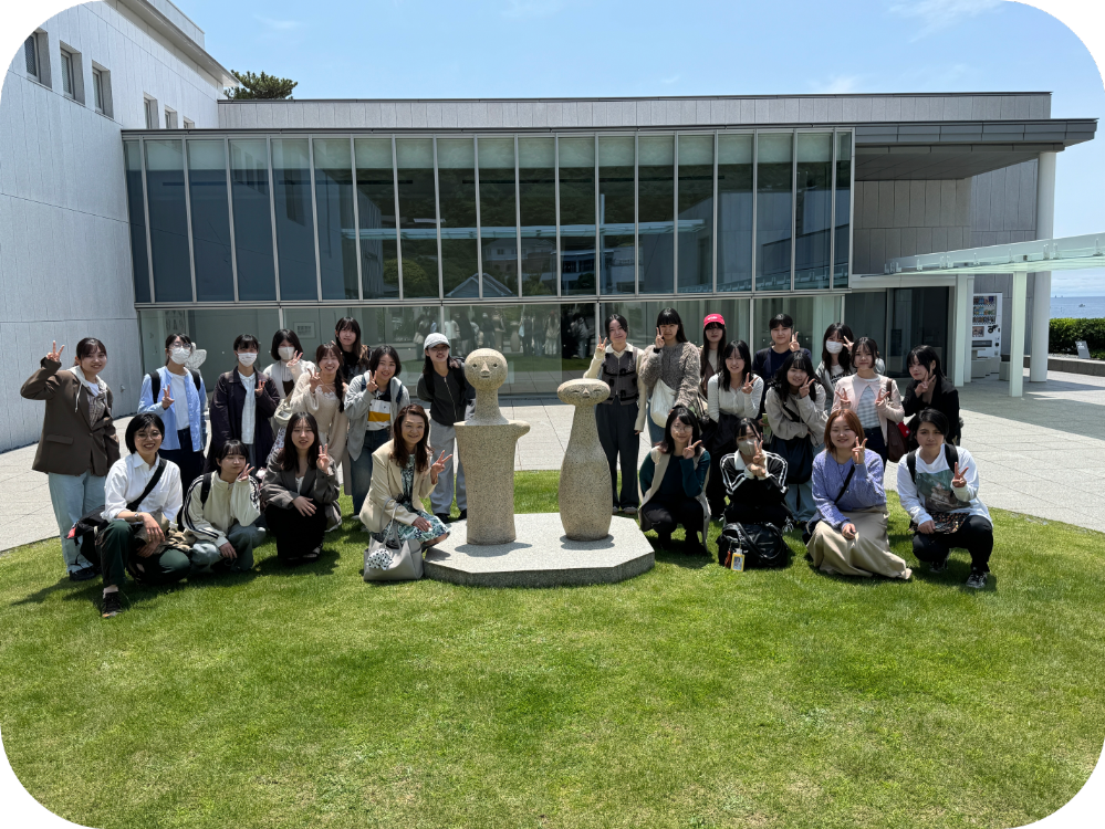 %E7%A5%9E%E5%A5%88%E5%B7%9D%E7%9C%8C%E7%AB%8B%E8%BF%91%E4%BB%A3%E7%BE%8E%E8%A1%93%E9%A4%A8%E8%91%89%E5%B1%B1%E9%A4%A85-modified