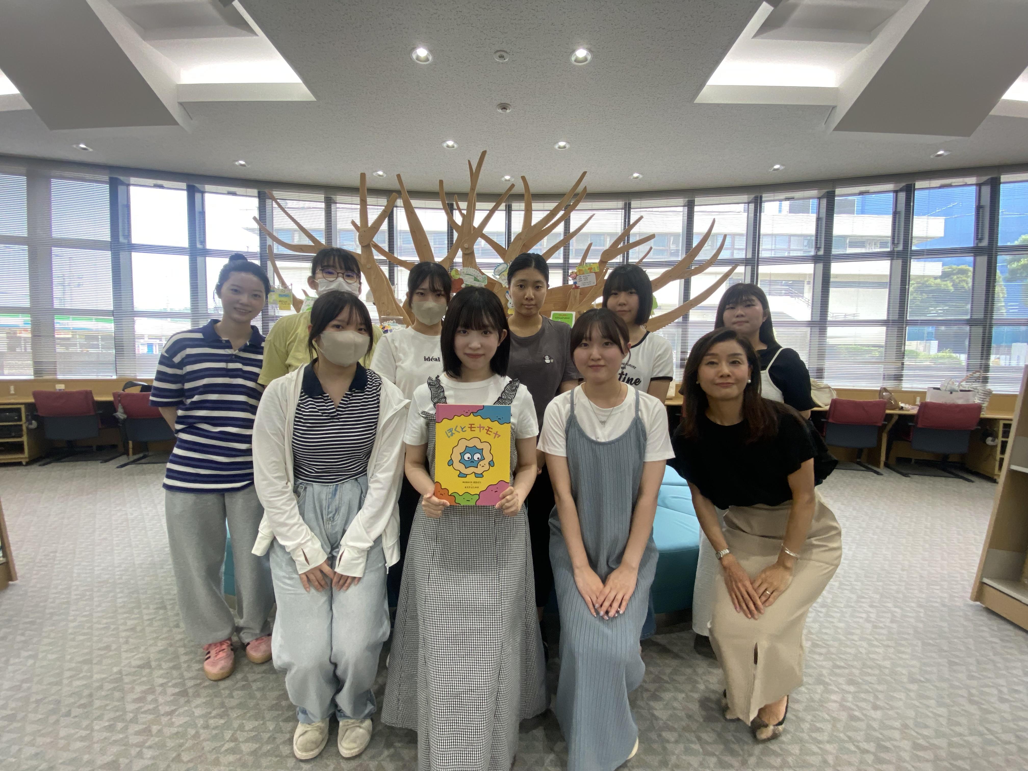 %E5%9B%B3%E6%9B%B8%E9%A4%A8%E7%B5%B5%E6%9C%AC%E3%82%B3%E3%83%BC%E3%83%8A%E3%83%BC